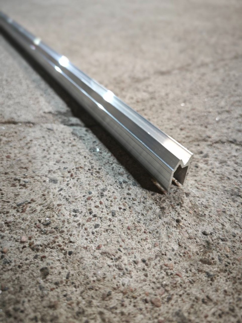 alyuminievyj-profil-stykovoj-paz-9-mm