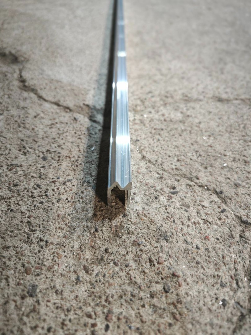 alyuminievyj-profil-stykovoj-paz-9-mm