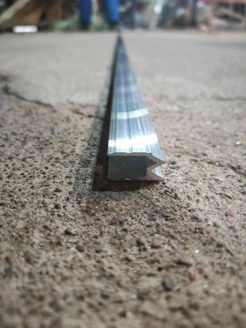 alyuminievyj-profil-stykovoj-paz-9-mm