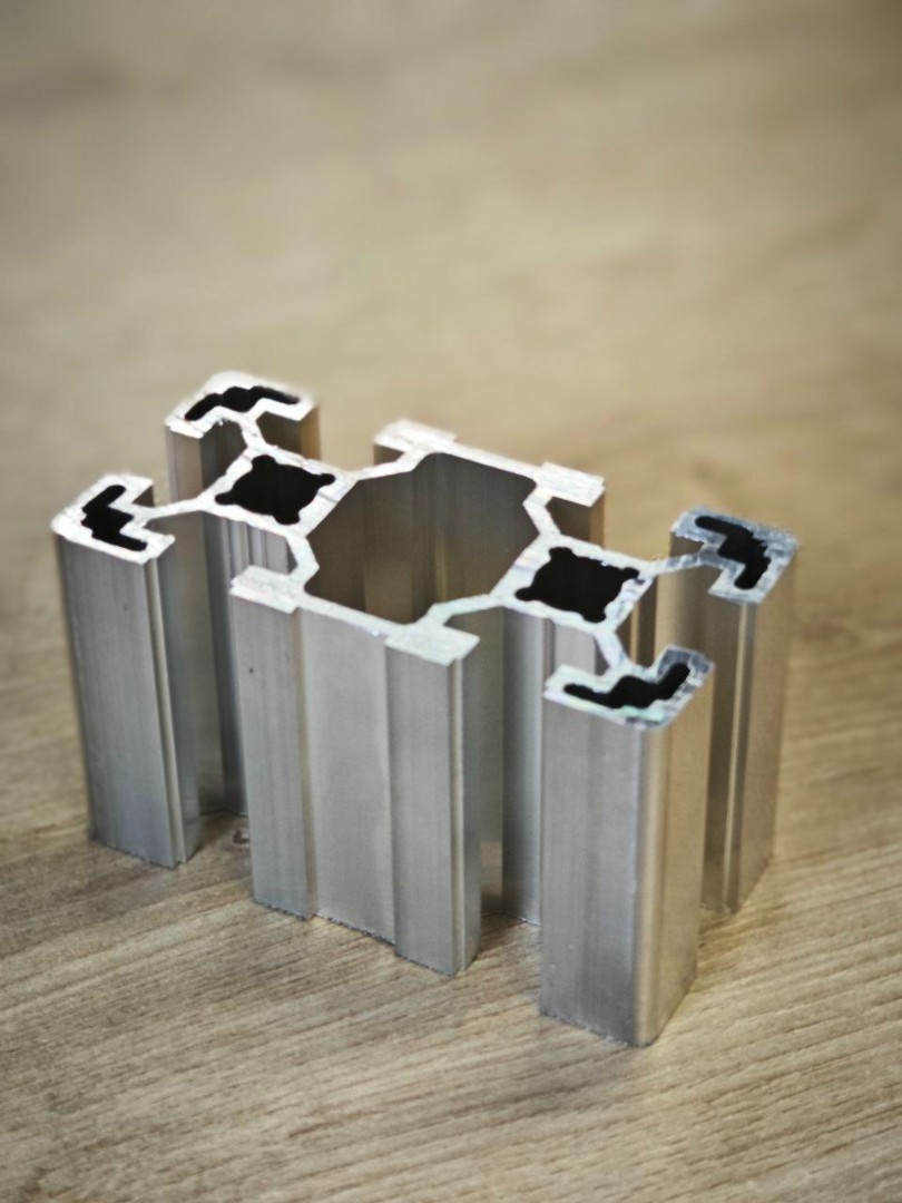 alyuminievyij-konstrukczionnyij-profil-80-40-10