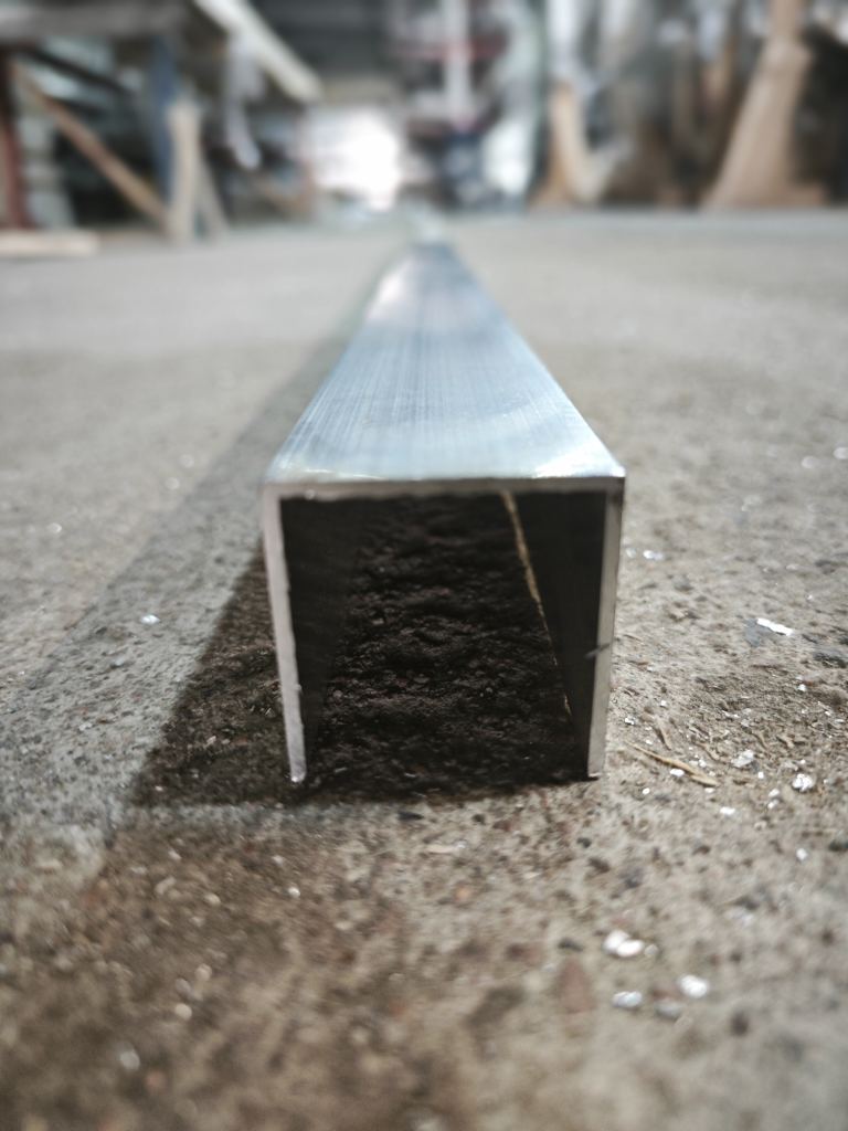 shveller-alyuminievyj-30x30x1-5-anod
